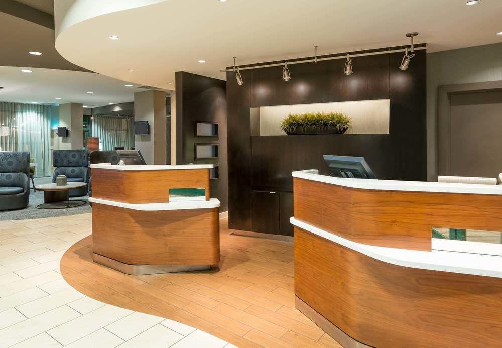 Courtyard By Marriott Downtown Hotel