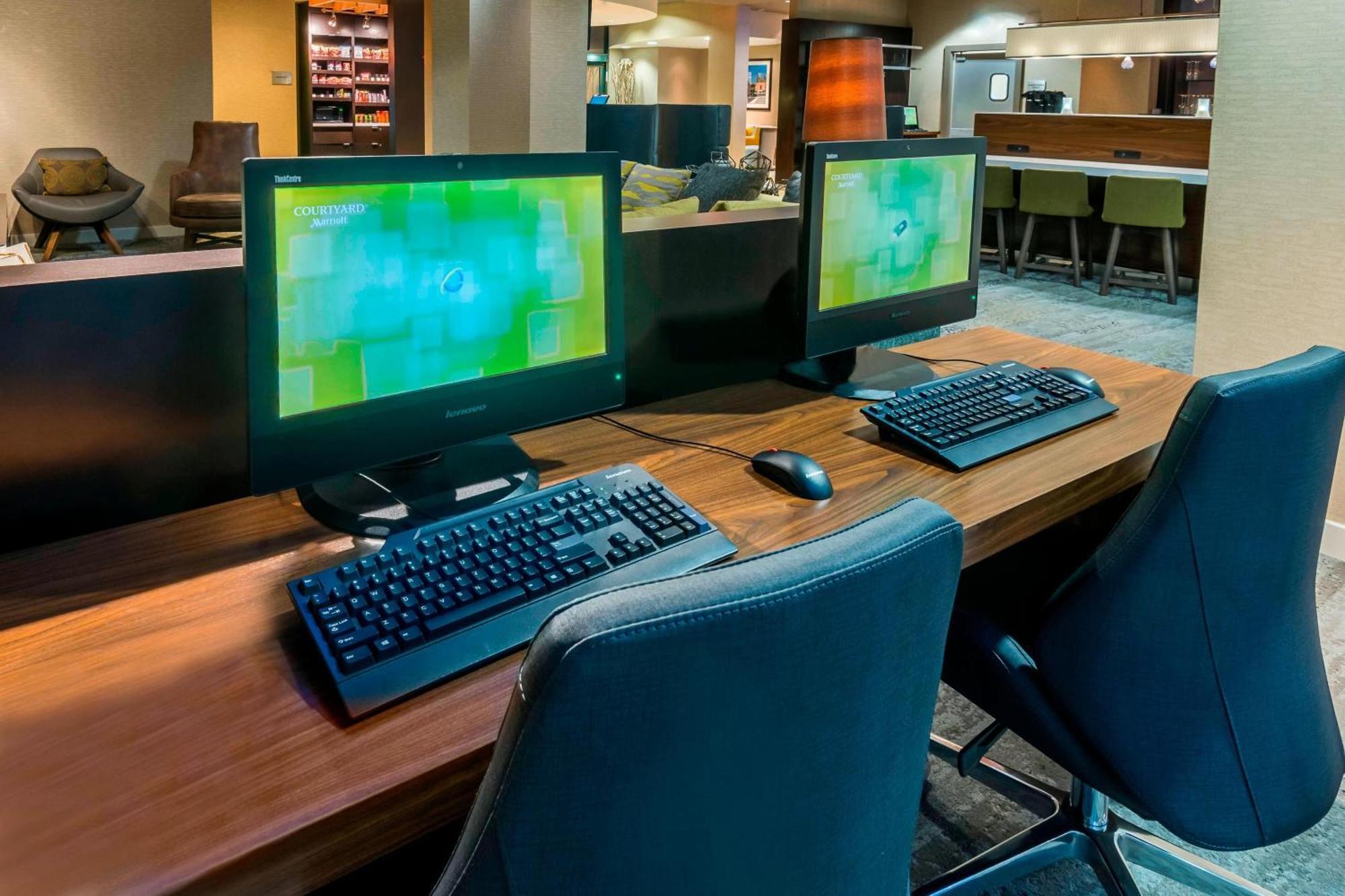 Courtyard By Marriott Downtown Hotel 3*