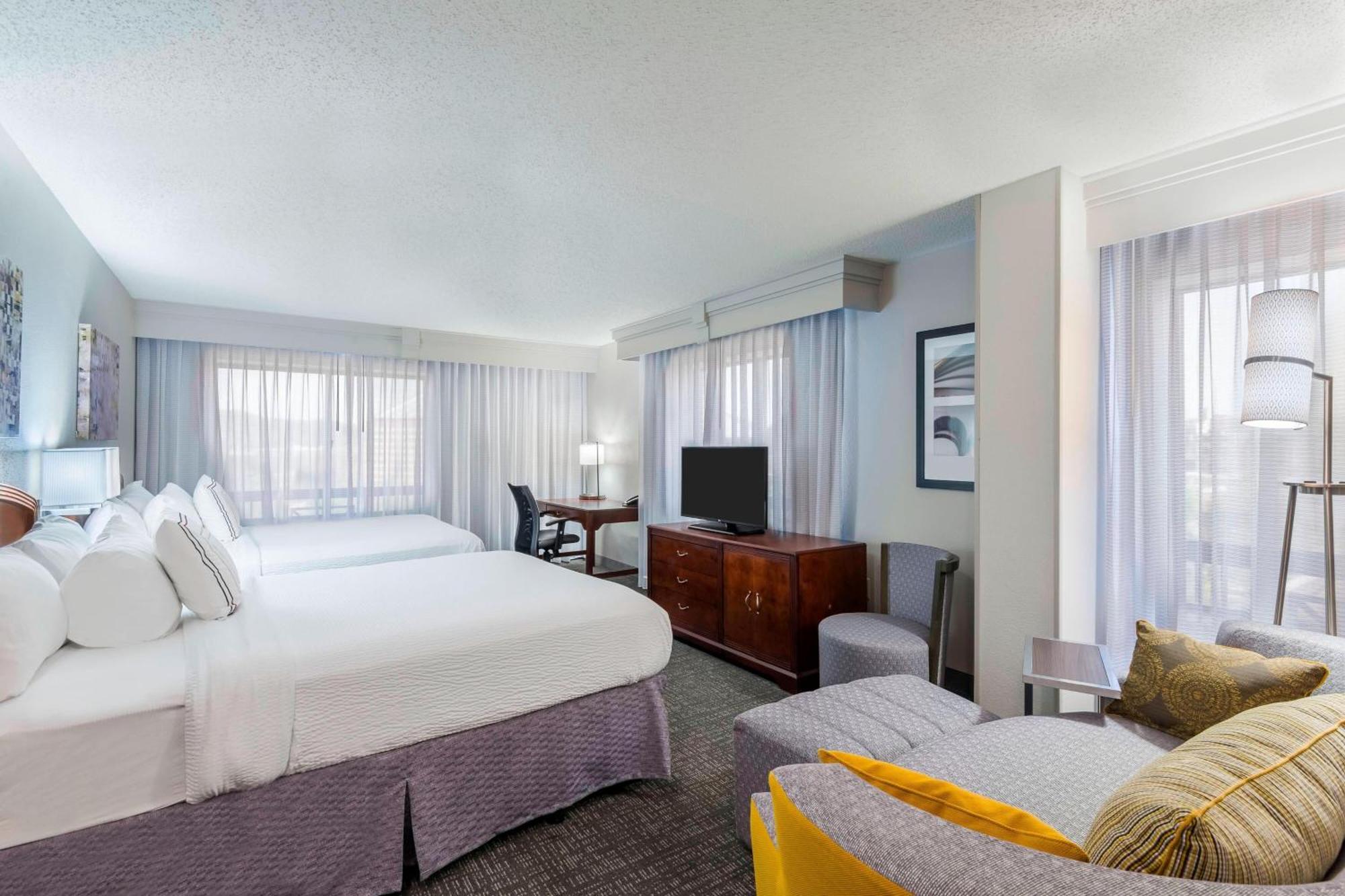 Courtyard By Marriott Downtown 3*