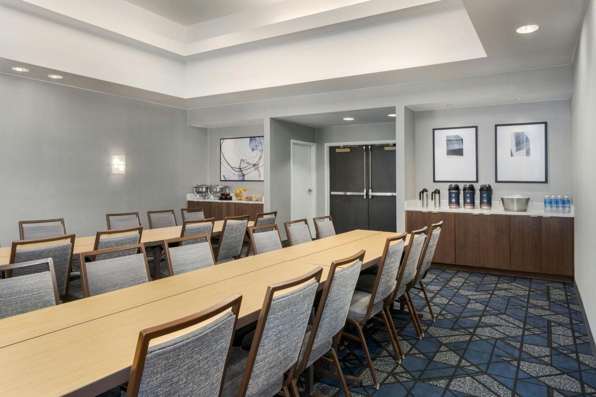Courtyard By Marriott Downtown 3*