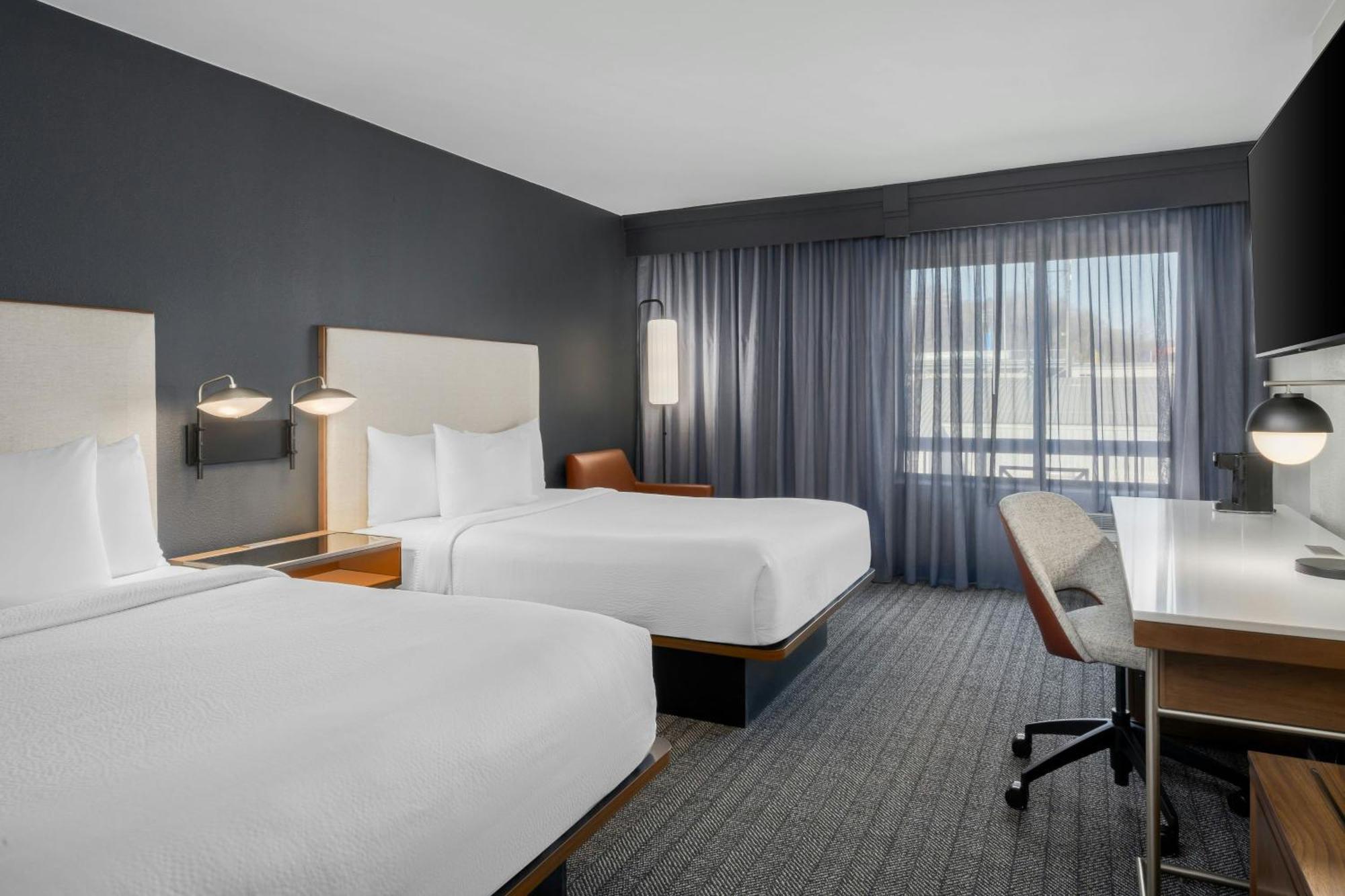 Courtyard By Marriott Downtown 3*