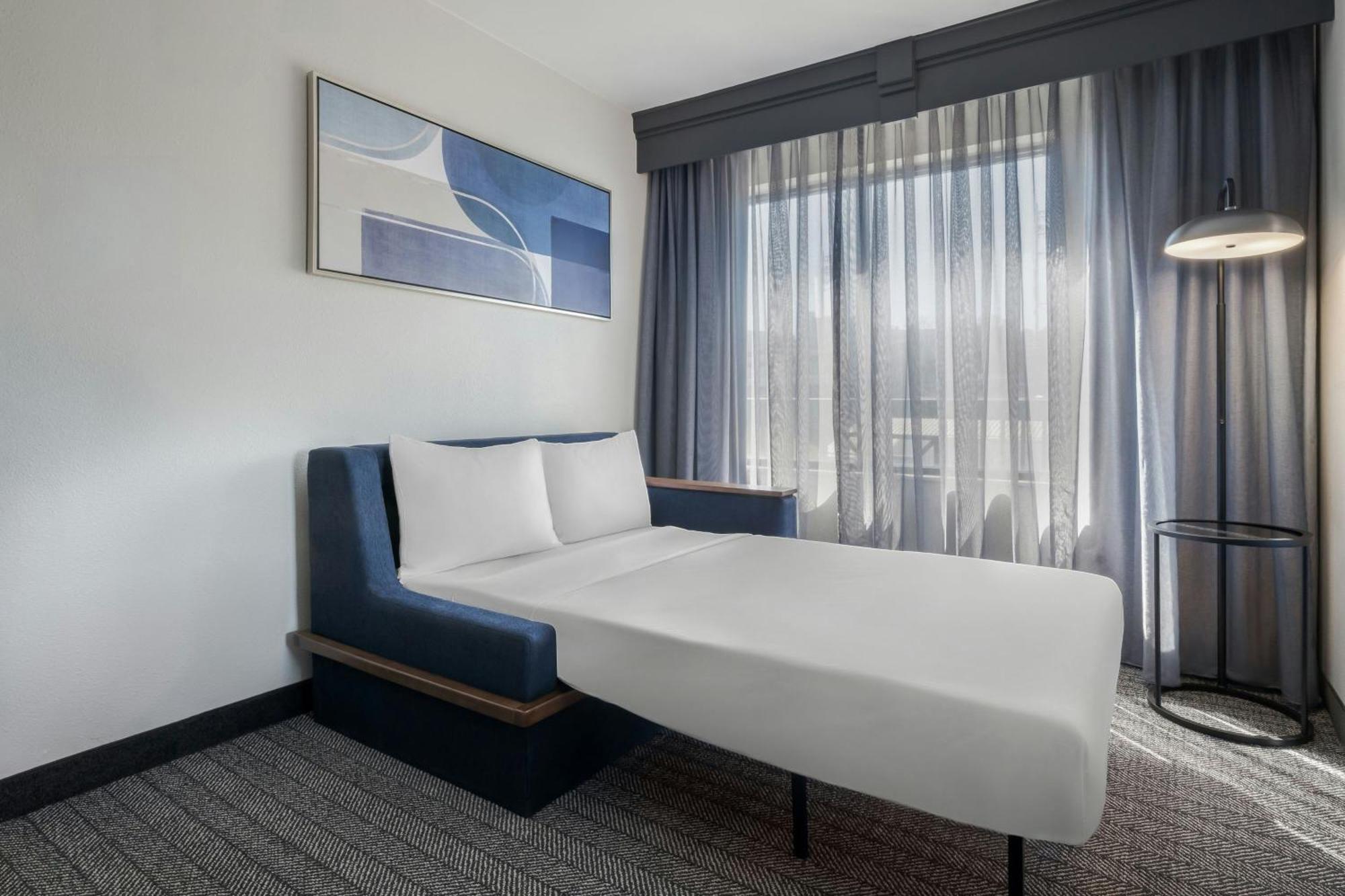 Courtyard By Marriott Downtown