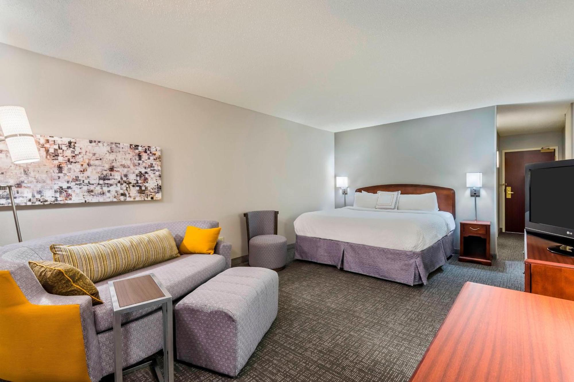 Courtyard By Marriott Downtown 3*