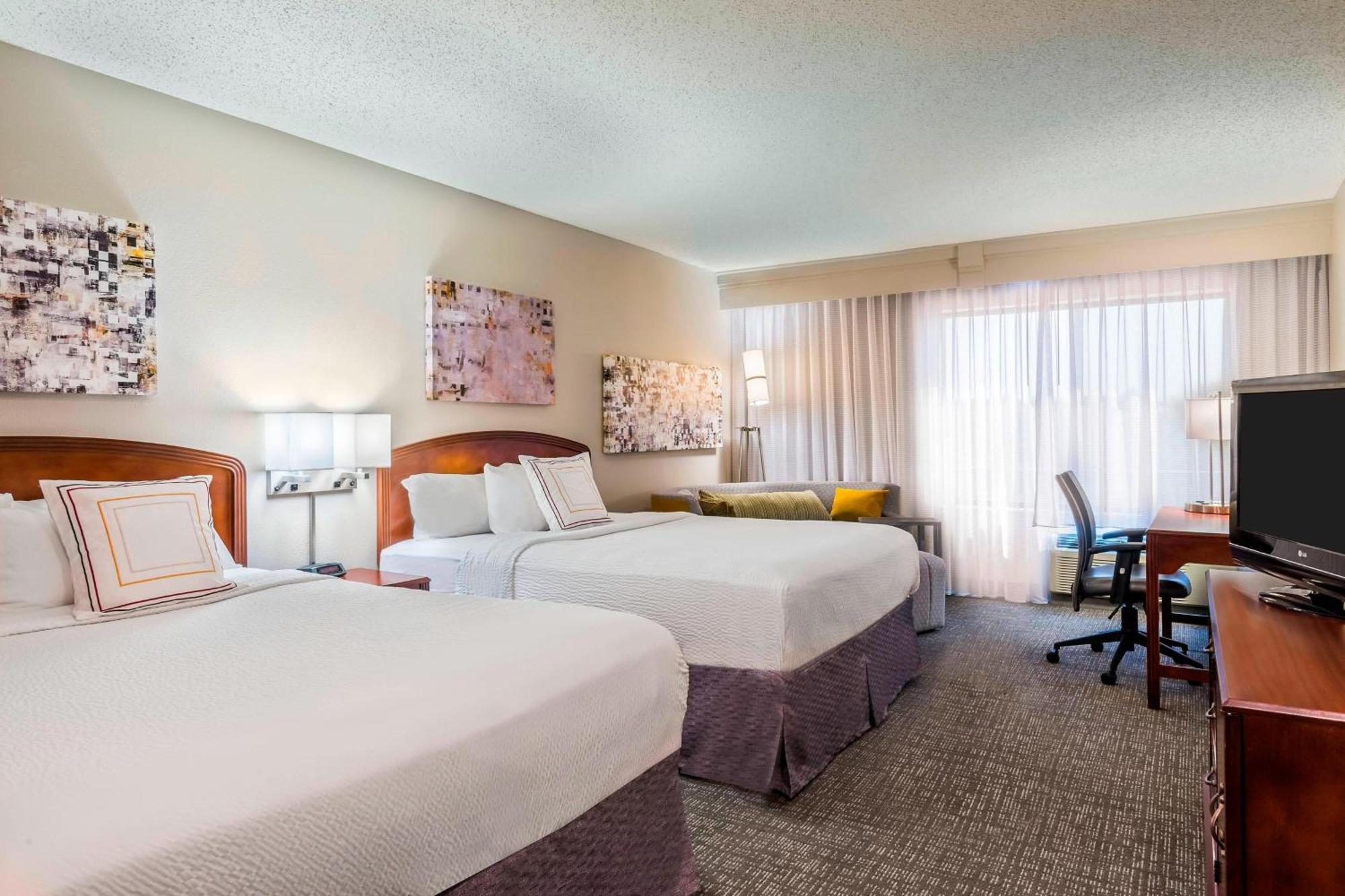 Courtyard By Marriott Downtown