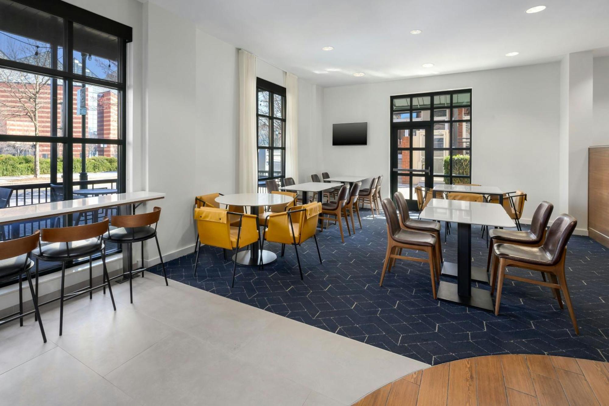 Courtyard By Marriott Downtown