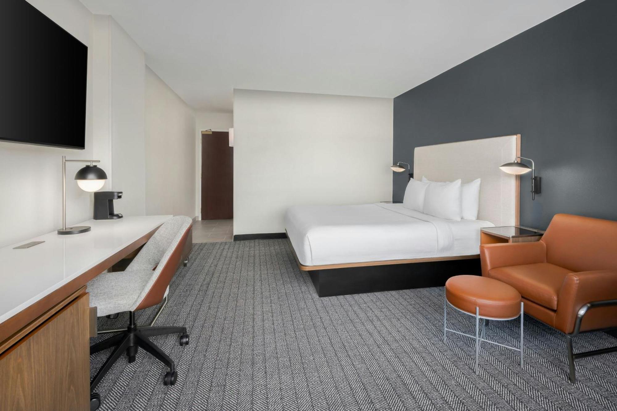 Courtyard By Marriott Downtown 3*